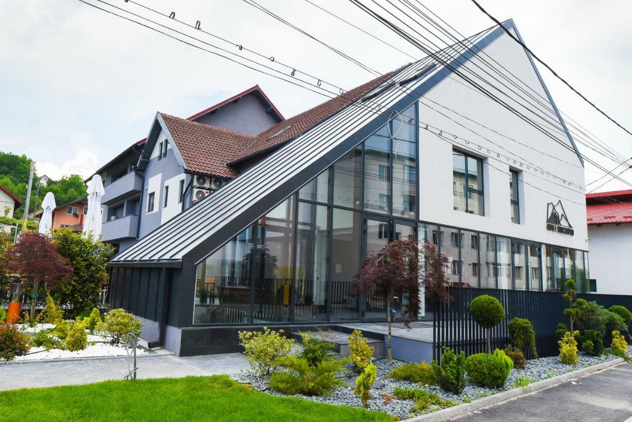 Hotel Subcarpati Curtea de Argeş Exterior foto